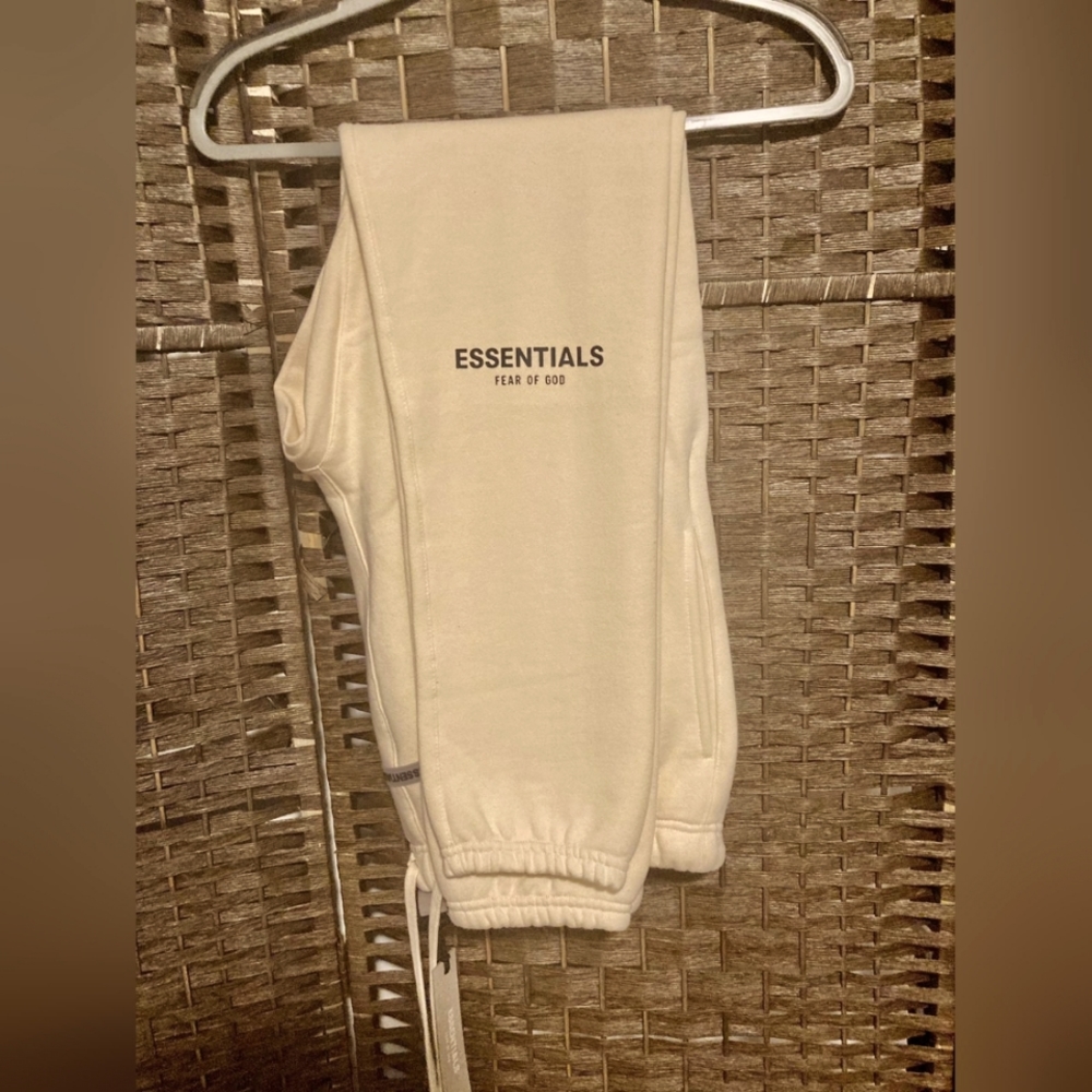Fear of God Essentials Sweatpants Cream Size Medium New With Tags